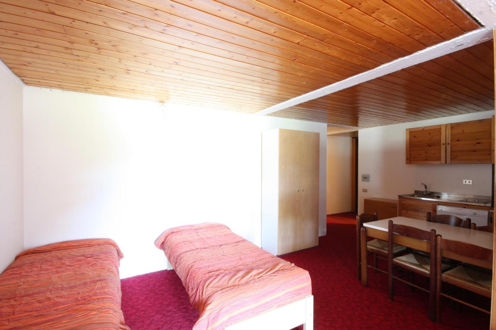 1400 Montana Apartment